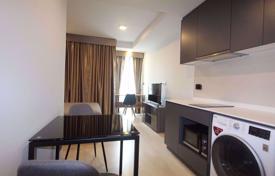 1-dormitorio apartamentos en condominio en Khlong Toei, Tailandia. $120 000