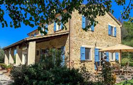 Cortijo 312 m² en Marche, Italia. 660 000 €