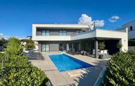 5 dormitorio casa de pueblo 180 m² en Malinska, Croacia. 1 050 000 €