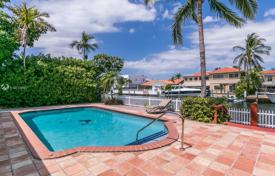 Villa – North Miami Beach, Florida, Estados Unidos. $1 500 000