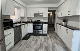 12 dormitorio casa de pueblo en Scarborough, Canadá. C$1 439 000