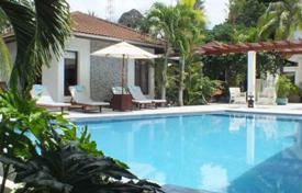 Villa – Surin Beach, Choeng Thale, Thalang,  Phuket,   Tailandia. $2 640  por semana