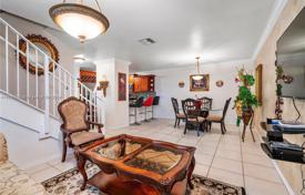 Casa de pueblo – Hialeah, Florida, Estados Unidos. $415 000