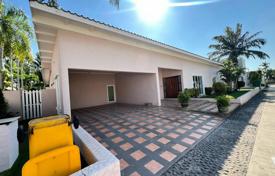 5 dormitorio villa 550 m² en Pattaya, Tailandia. $745 000