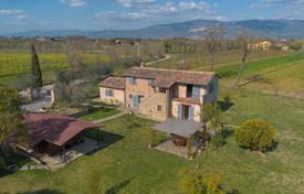 10 dormitorio finca rústica 200 m² en Cortona, Italia. 780 000 €