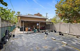 10 dormitorio casa de pueblo en Etobicoke, Canadá. C$1 307 000