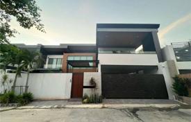 5 dormitorio villa 550 m² en Pattaya, Tailandia. $611 000