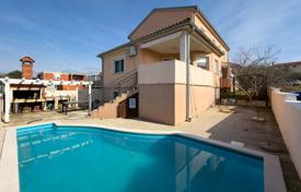 5 dormitorio casa de pueblo 180 m² en Pula, Croacia. 536 000 €