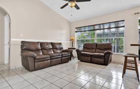 3 dormitorio casa de pueblo 159 m² en Miami, Estados Unidos. $660 000