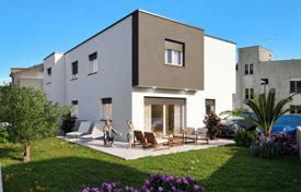 4 dormitorio piso 105 m² en Vodice, Croacia. 357 000 €