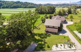 Casa de pueblo 1094 m² en Radovljica, Eslovenia. 2 398 000 €