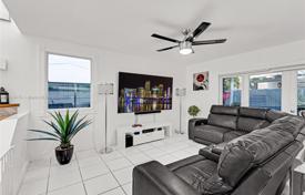 Casa de pueblo – West End, Miami, Florida,  Estados Unidos. $535 000