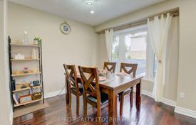 10 dormitorio casa de pueblo en Scarborough, Canadá. C$1 409 000