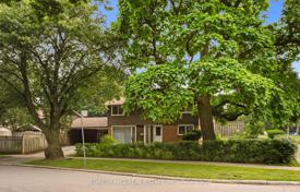 8 dormitorio casa de pueblo en Scarborough, Canadá. C$1 802 000