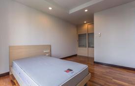 3-dormitorio apartamentos en condominio en Watthana, Tailandia. $624 000