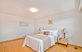 12 dormitorio casa de pueblo en North York, Canadá. C$2 136 000