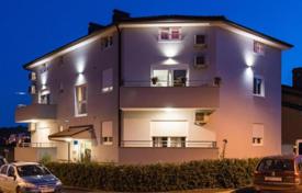 13 dormitorio casa de pueblo 320 m² en Pula, Croacia. 875 000 €