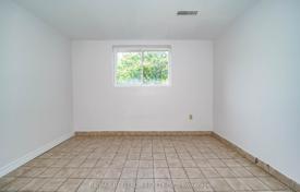 13 dormitorio adosado en North York, Canadá. C$1 426 000