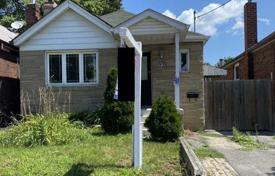 Casa de pueblo – York, Toronto, Ontario,  Canadá. C$987 000