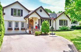 Casa de pueblo – North York, Toronto, Ontario,  Canadá. C$1 898 000