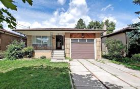 4 dormitorio casa de pueblo en North York, Canadá. C$1 293 000