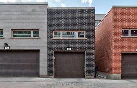 9 dormitorio adosado en North York, Canadá. C$1 638 000