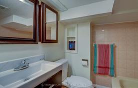 9 dormitorio casa de pueblo en Scarborough, Canadá. C$1 281 000