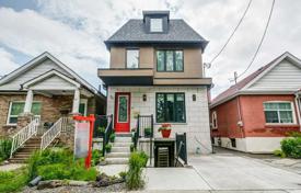 Casa de pueblo – York, Toronto, Ontario,  Canadá. C$1 250 000