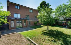 8 dormitorio casa de pueblo en North York, Canadá. C$1 967 000