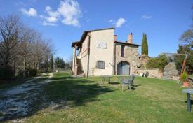 5 dormitorio villa 320 m² en Collazzone, Italia. 580 000 €