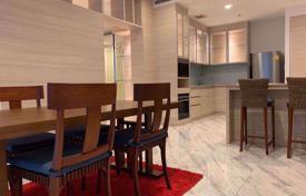 2-dormitorio apartamentos en condominio en Khlong Toei, Tailandia. $808 000