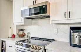 6 dormitorio piso en Etobicoke, Canadá. C$908 000