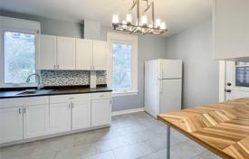 9 dormitorio adosado en Old Toronto, Canadá. C$1 341 000