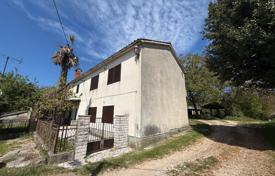 5 dormitorio casa de pueblo 250 m² en Gračišće, Croacia. 150 000 €
