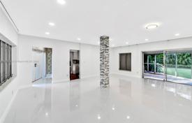 3 dormitorio casa de pueblo 215 m² en Miami, Estados Unidos. $780 000