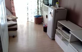 1-dormitorio apartamentos en condominio en Khlong Toei, Tailandia. $240 000