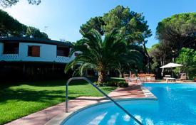 Villa – Punta Ala, Toscana, Italia. 10 600 €  por semana