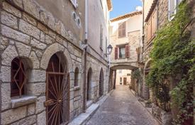4 dormitorio chalet en Antibes, Francia. 850 000 €