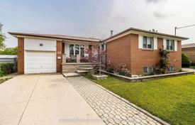 8 dormitorio casa de pueblo en North York, Canadá. C$1 294 000
