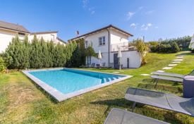 5 dormitorio villa en Cuneo, Italia. 990 000 €