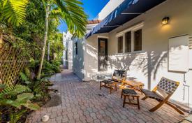 4 dormitorio casa de pueblo 297 m² en Miami, Estados Unidos. $1 595 000