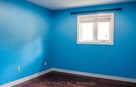 10 dormitorio adosado en North York, Canadá. C$1 491 000