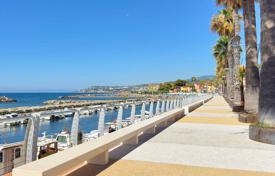 3 dormitorio piso 92 m² en Liguria, Italia. 390 000 €
