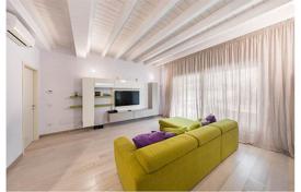 3 dormitorio villa 210 m² en Desenzano del Garda, Italia. 860 000 €