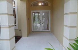 4 dormitorio casa de pueblo 303 m² en Miami, Estados Unidos. $920 000