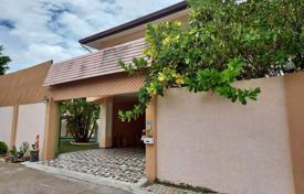 4 dormitorio villa 460 m² en Pattaya, Tailandia. $291 000