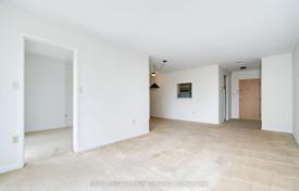 7 dormitorio piso en North York, Canadá. C$773 000