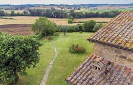 5 dormitorio villa 550 m² en Perugia, Italia. 950 000 €