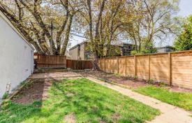 12 dormitorio casa de pueblo en Scarborough, Canadá. C$1 596 000