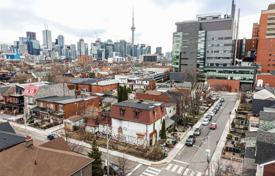 10 dormitorio adosado en Old Toronto, Canadá. C$1 290 000